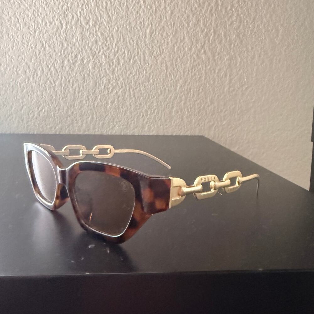 Louis Vuitton Z1473E LV Edge Cat Eye Sunglasses